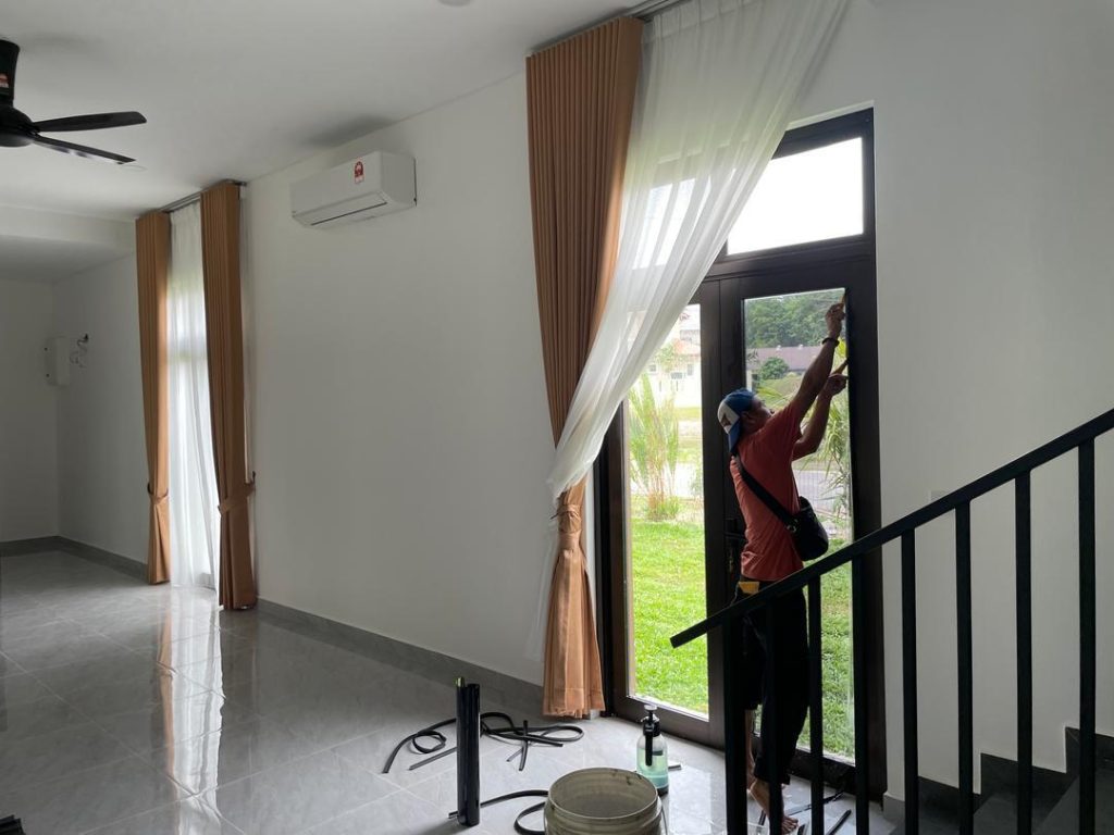 TINTED KOMERSIAL CERMIN TINGKAP SELAYANG