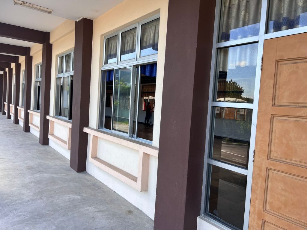 TINTED SEKOLAH CERMIN TINGKAP SETIA ECO PARK