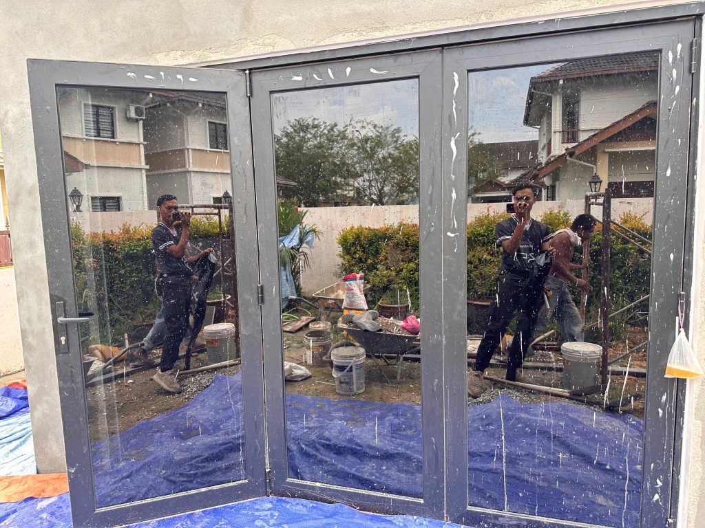 TINTED KILANG CERMIN TINGKAP SEPANG