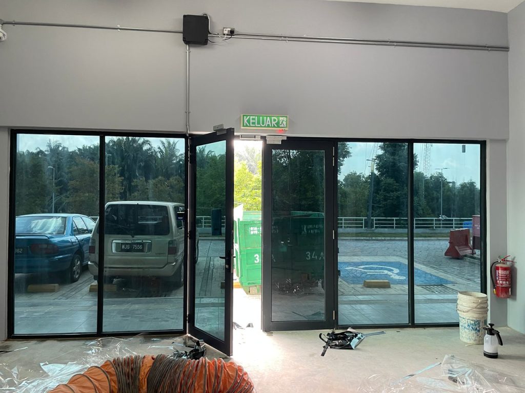 TINTED SEKOLAH CERMIN TINGKAP SEMENYIH