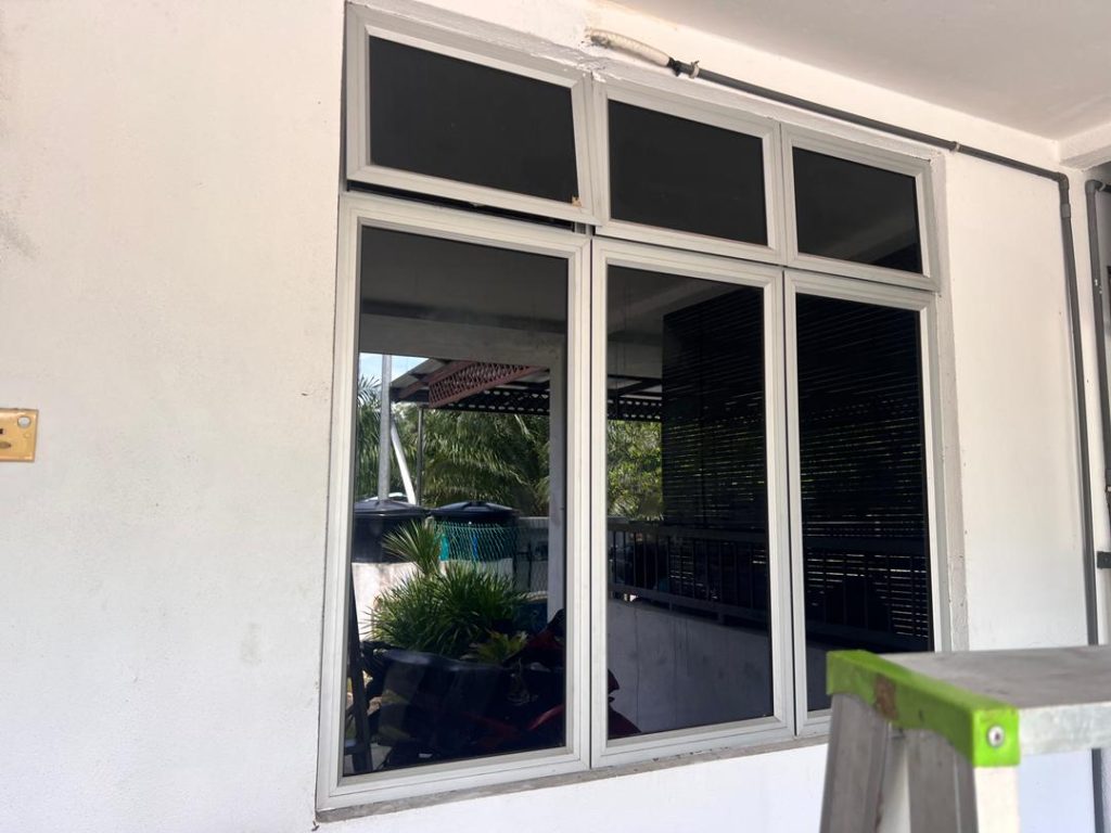 TINTED BANGUNAN CERMIN TINGKAP KOTA EMERALD