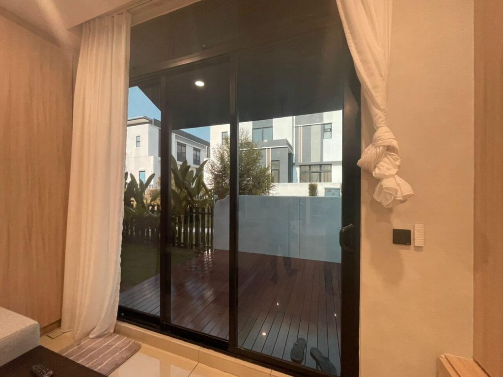 SERVIS TINTED KOMERSIAL CERMIN TINGKAP BANDAR BOTANIC