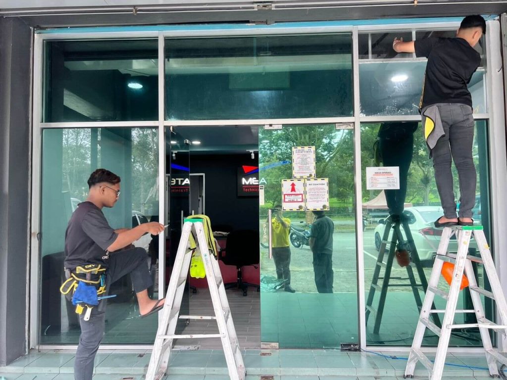TINTED PEJABAT CERMIN TINGKAP ALAM IMPIAN