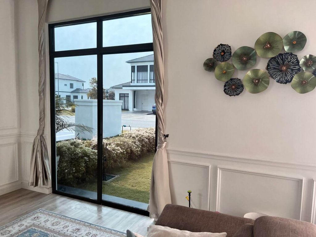 adb6df61-fbf5-4e09-aa3a-30e2c4a83303 - TINTED RUMAH BANGUNAN PEJABAT MENGAPA PERLU PILIH TINTED CERMIN BATU ARANG UNTUK RUMAH