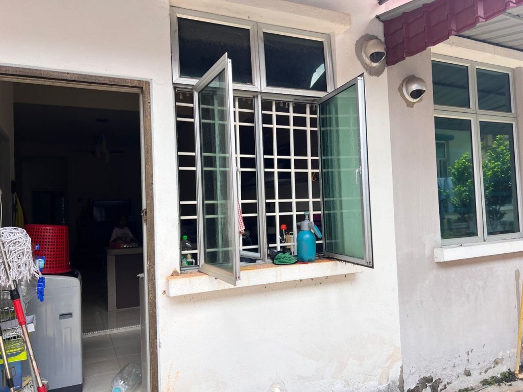 TINTED CERMIN PUCHONG