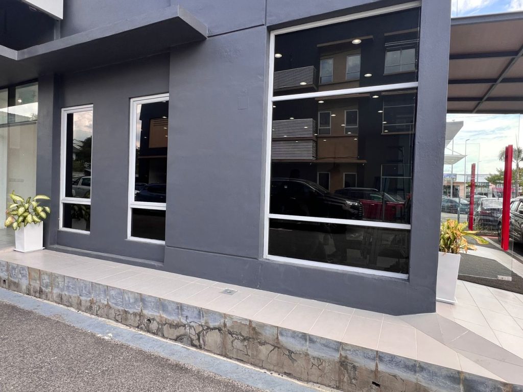 TINTED BANGUNAN CERMIN TINGKAP KELANA JAYA