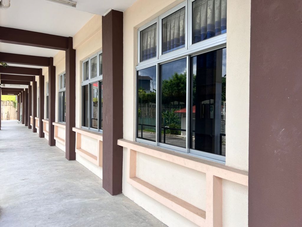 TINTED SEKOLAH CERMIN TINGKAP SETIA ALAM