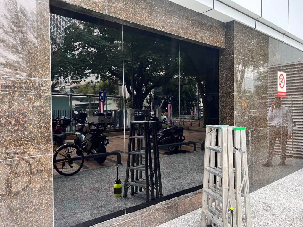 bd7a7083-0178-42b9-b1de-4acb1c4f985c - TINTED RUMAH BANGUNAN PEJABAT KELEBIHAN TINTED BANGUNAN CERMIN TINGKAP BANDAR UTAMA