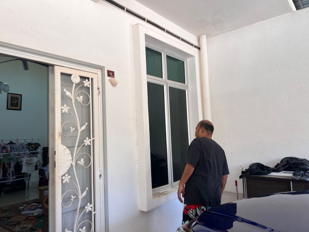 TINTED TINGKAP PUCHONG