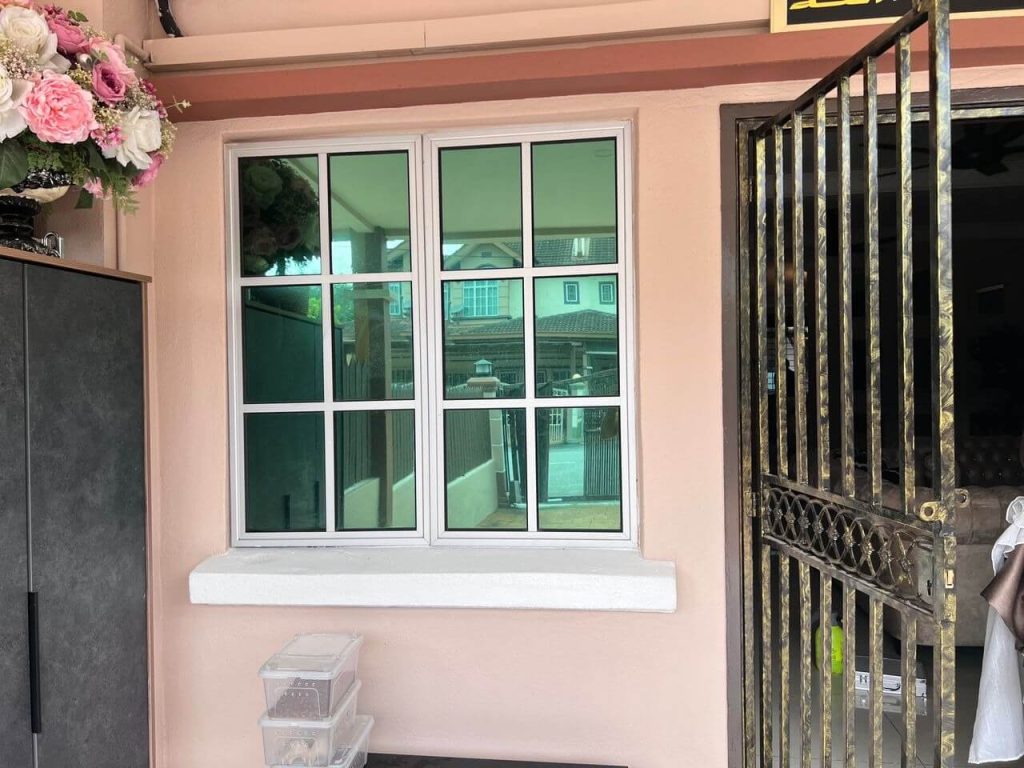 PERBEZAAN TINTED TINGKAP CHERAS DENGAN FILEM BIASA