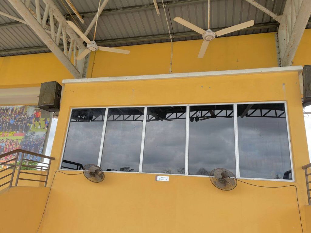 c52fa394-b101-4e52-ac3b-c20750d6fd16 - TINTED RUMAH BANGUNAN PEJABAT KELEBIHAN PASANG TINTED BANGUNAN CERMIN TINGKAP CHERAS