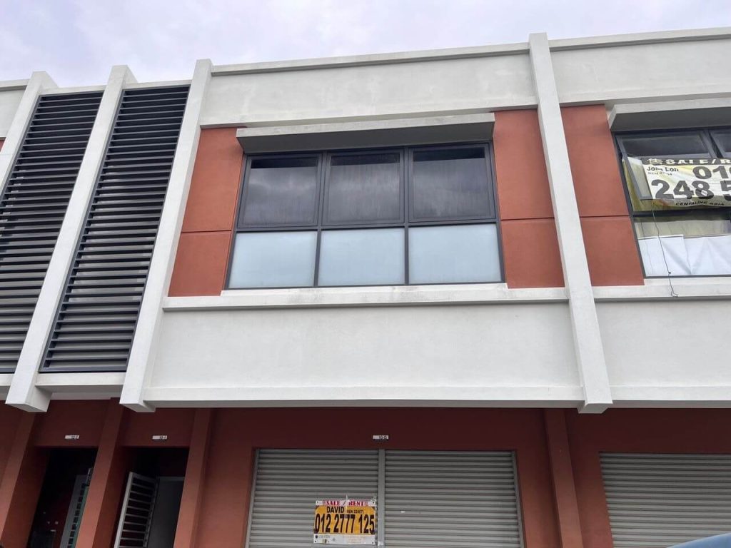 KELEBIHAN TINTED BANGUNAN CERMIN TINGKAP BANDAR SAUJANA PUTRA