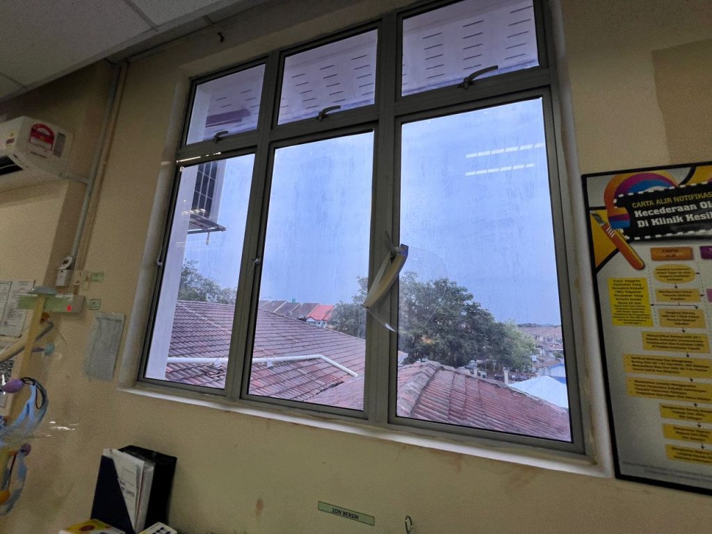 TINTED RUMAH CERMIN TINGKAP KERLING
