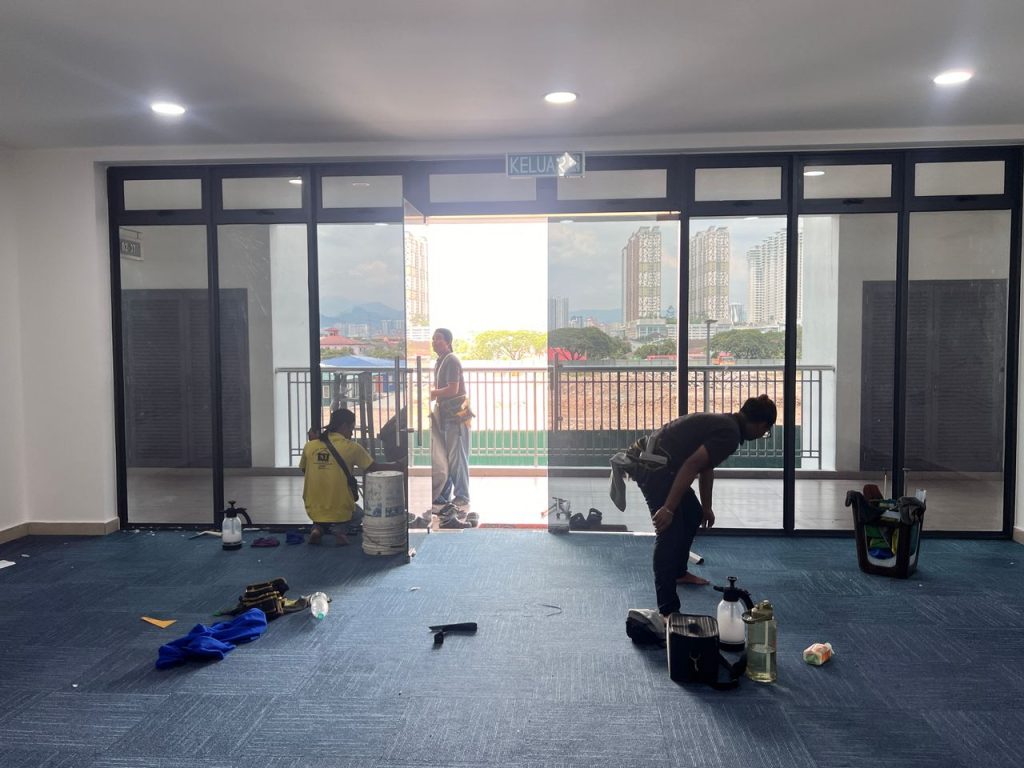 TINTED BANGUNAN CERMIN TINGKAP PETALING JAYA