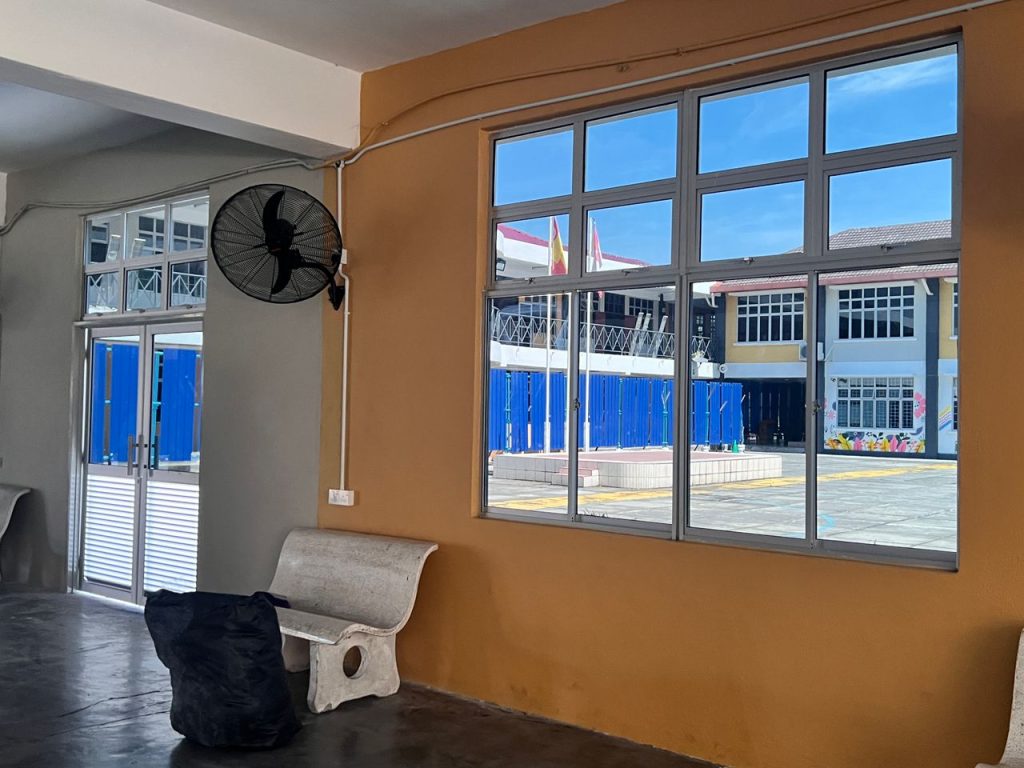 TINTED BANGUNAN CERMIN TINGKAP SERDANG