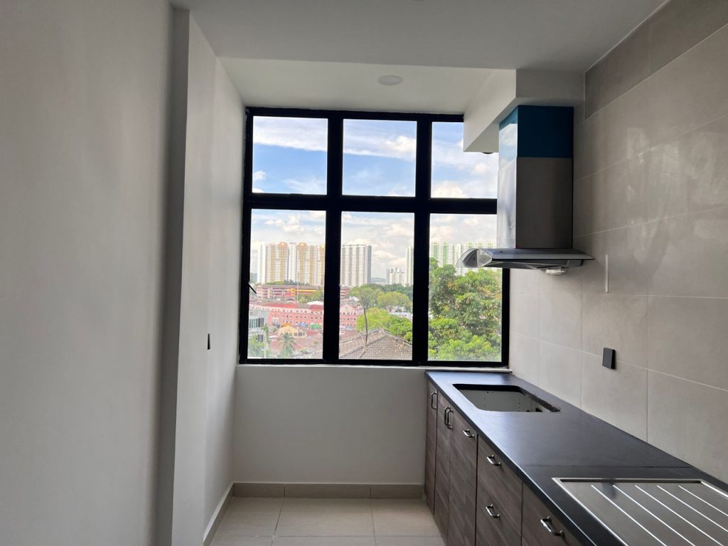 TINTED KEDAI CERMIN TINGKAP PUTRA HEIGHTS