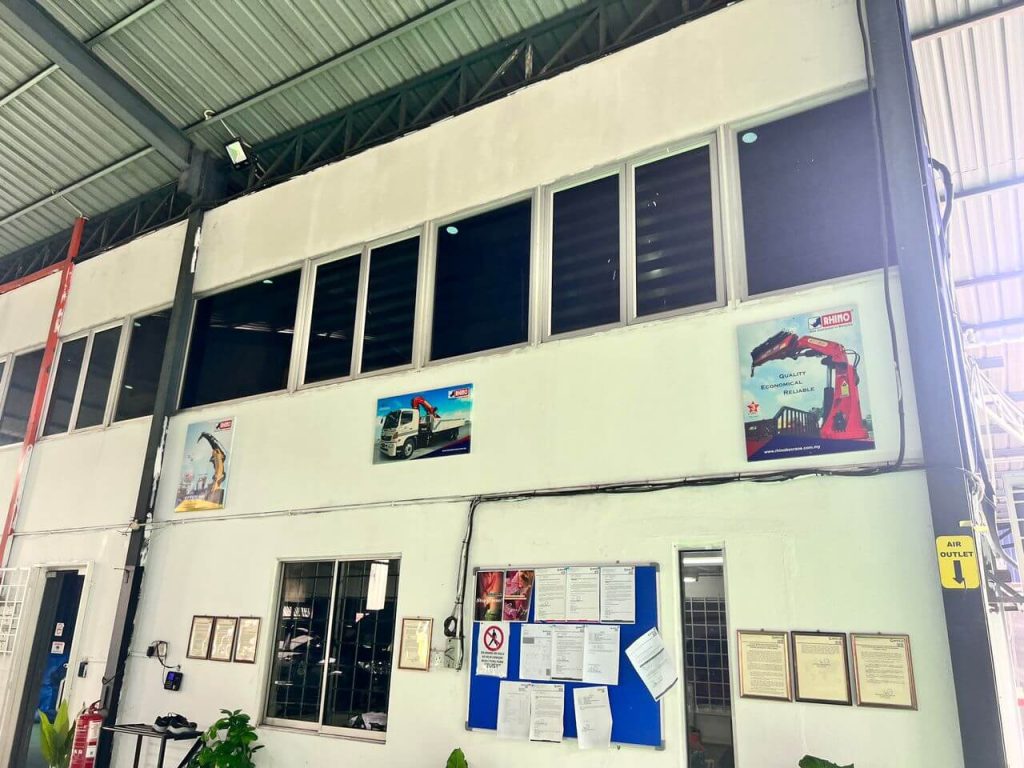 KELEBIHAN TINTED KILANG CERMIN TINGKAP ARA DAMANSARA