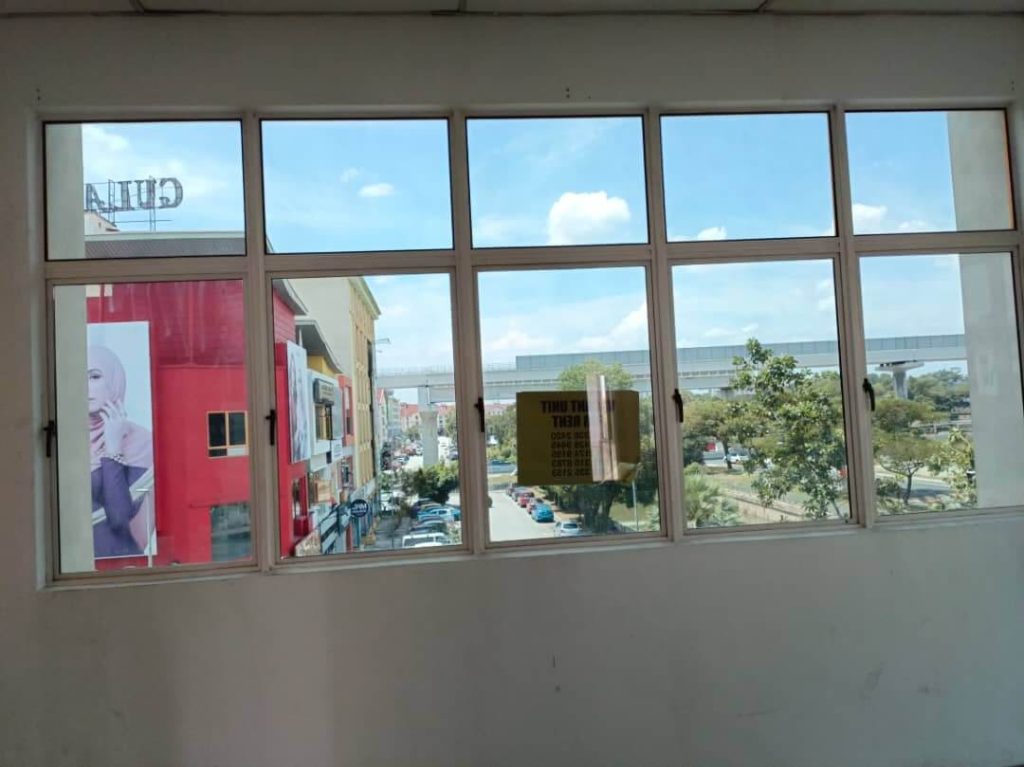 PERKHIDMATAN TINTED KILANG CERMIN TINGKAP DAMANSARA JAYA