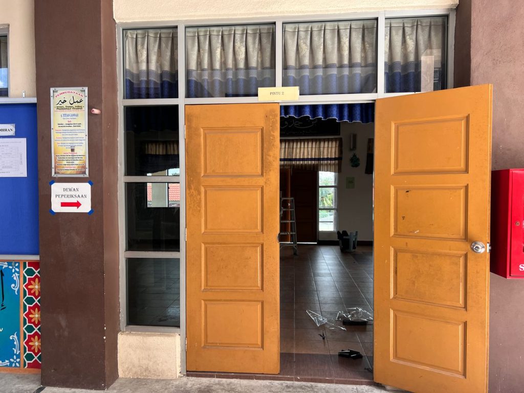 TINTED PEJABAT CERMIN TINGKAP SETIA ALAM