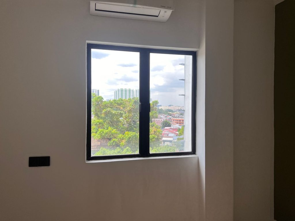 TINTED BANGUNAN CERMIN TINGKAP PUTRA HEIGHTS