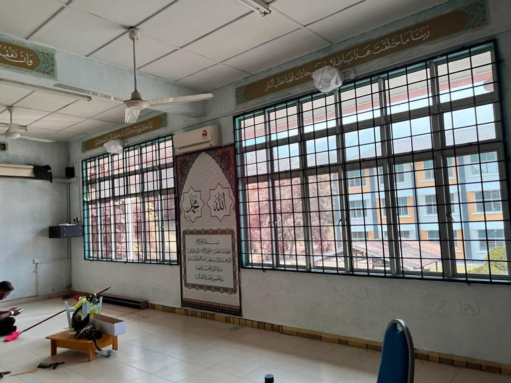 MANFAAT PASANG TINTED SEKOLAH CERMIN TINGKAP BUKIT ROTAN