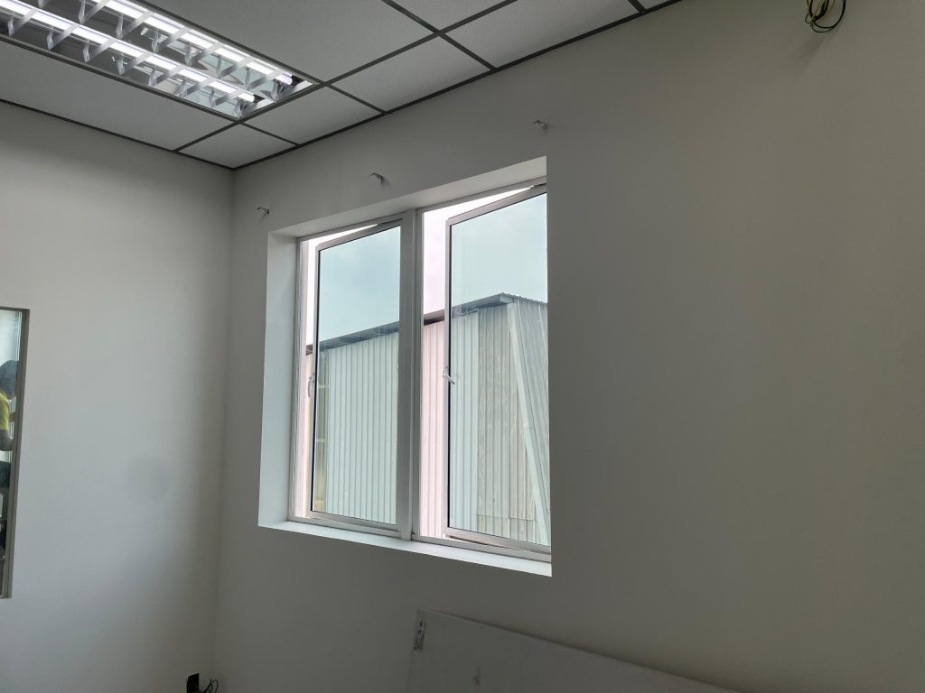 f1959d07-835b-4dc4-8270-dcbd73d3eb2a - TINTED RUMAH BANGUNAN PEJABAT TINTED KOMERSIAL CERMIN TINGKAP SIERRA MAS