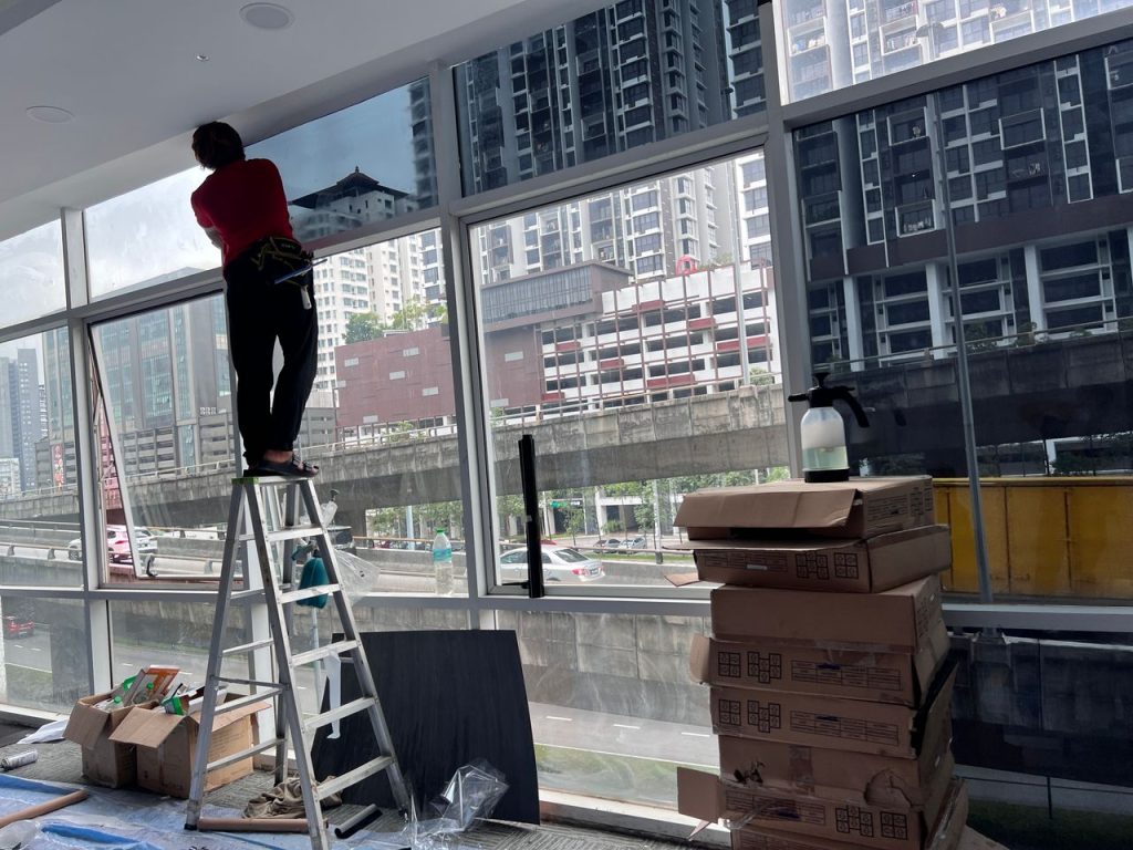 TINTED RUMAH CERMIN TINGKAP SEPANG