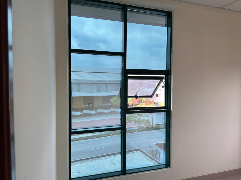 TINTED KEDAI CERMIN TINGKAP PUNCAK JALIL