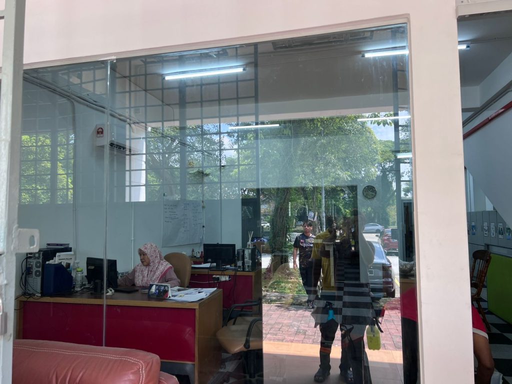 0ed5318e-6757-4ef1-9c5e-a6be63d627bd - TINTED RUMAH BANGUNAN PEJABAT PILIHAN TERBAIK TINTED PEJABAT CERMIN TINGKAP HULU LANGAT