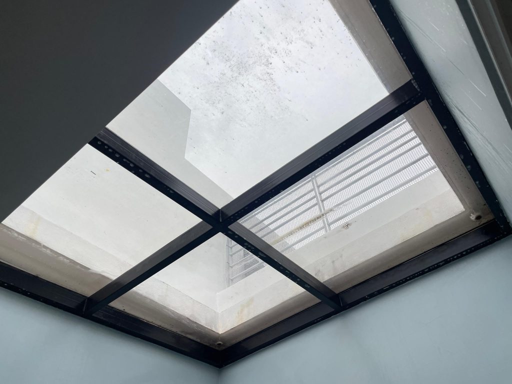 TINTED TINGKAP SUBANG BESTARI