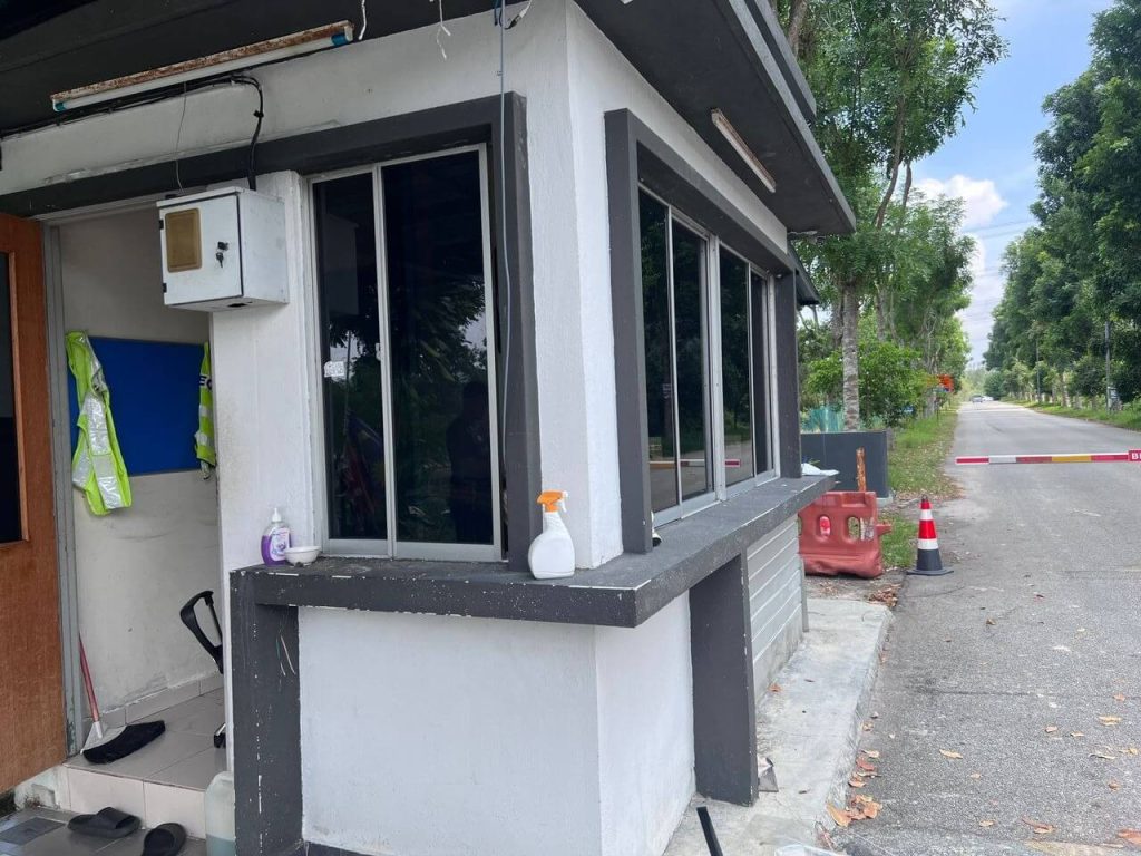 KELEBIHAN PASANG TINTED BANGUNAN CERMIN TINGKAP JENJAROM