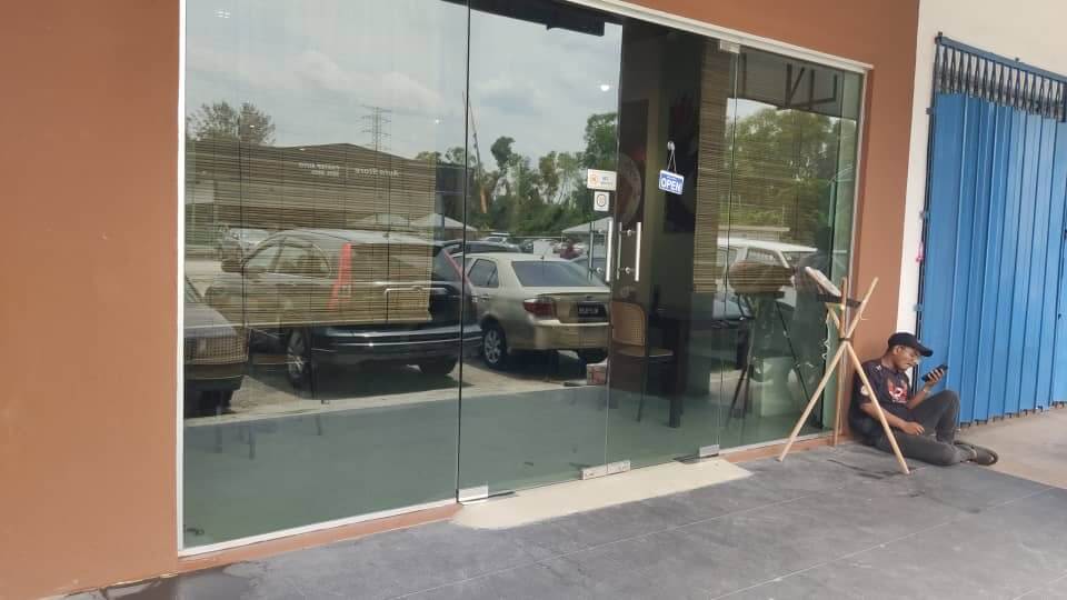 TAWARAN HEBAT TINTED KEDAI CERMIN TINGKAP JENJAROM