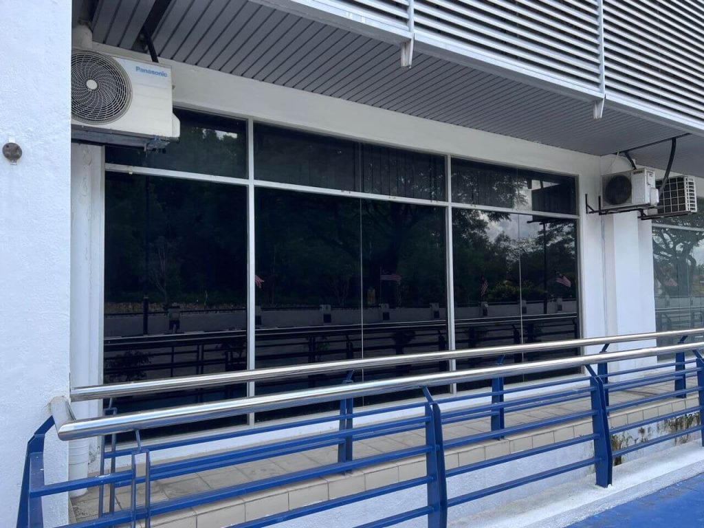 KELEBIHAN TINTED BANGUNAN CERMIN TINGKAP BANDAR BARU BANGI