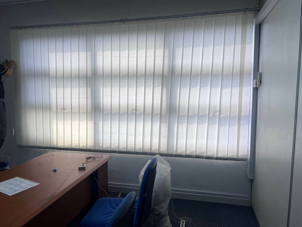 PERKHIDMATAN PASANG TINTED KILANG CERMIN TINGKAP HULU LANGAT