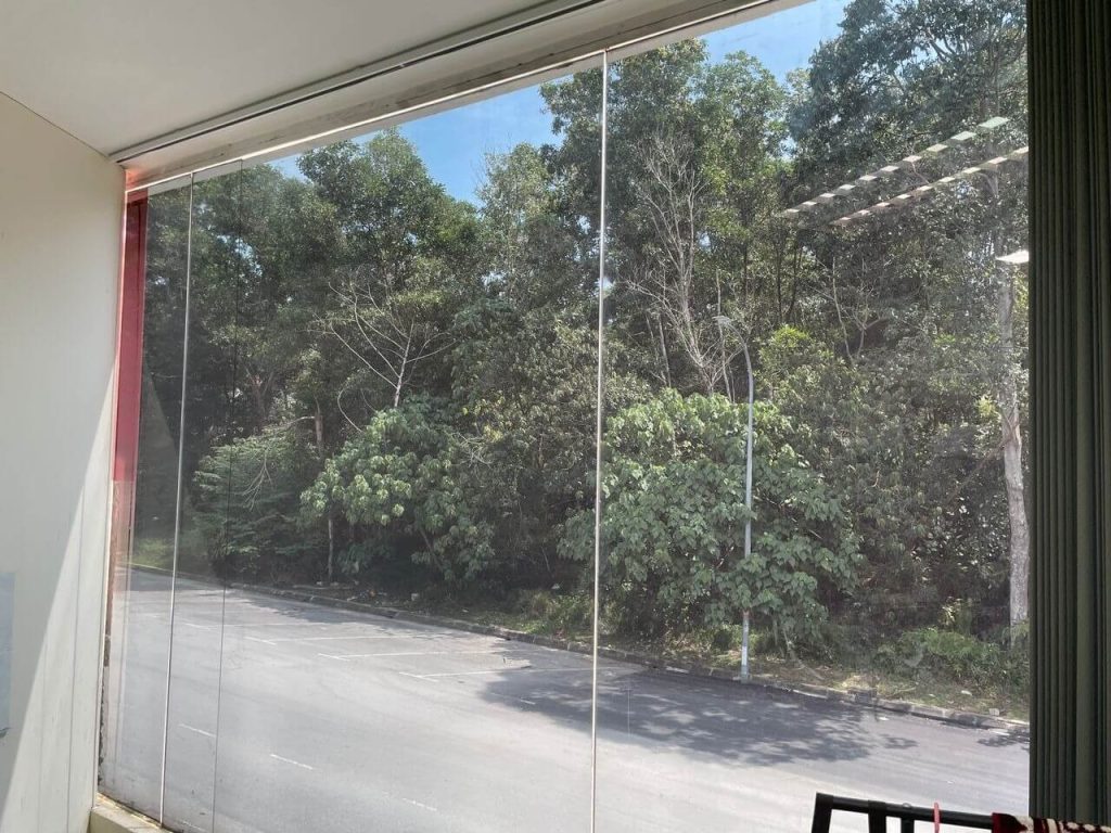 KELEBIHAN PASANG TINTED BANGUNAN CERMIN TINGKAP USJ HEIGHTS