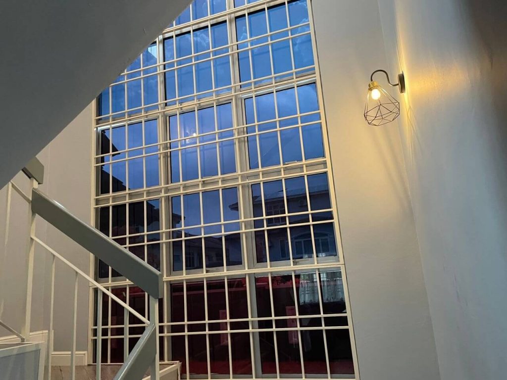 HARGA & SERVIS PASANG TINTED RUMAH CERMIN TINGKAP GLENMARIE