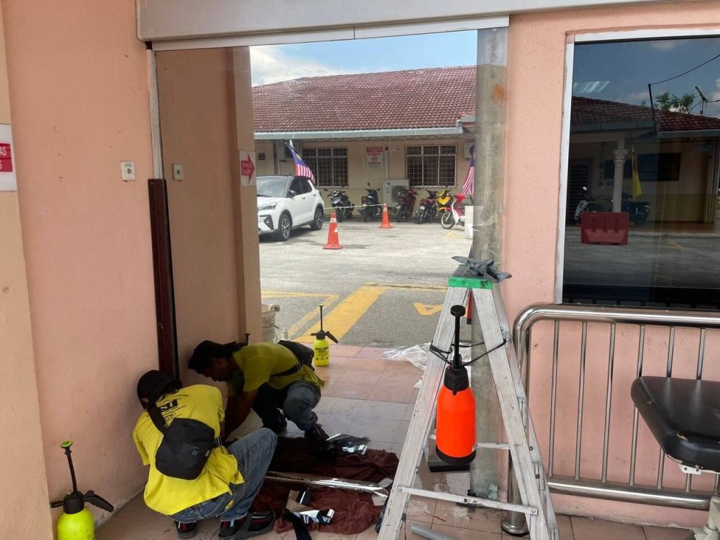 8a837a60-3185-4419-8032-ef931bd1a95b_11zon - TINTED RUMAH BANGUNAN PEJABAT SERVIS PASANG TINTED KOMERSIAL CERMIN TINGKAP USJ HEIGHTS