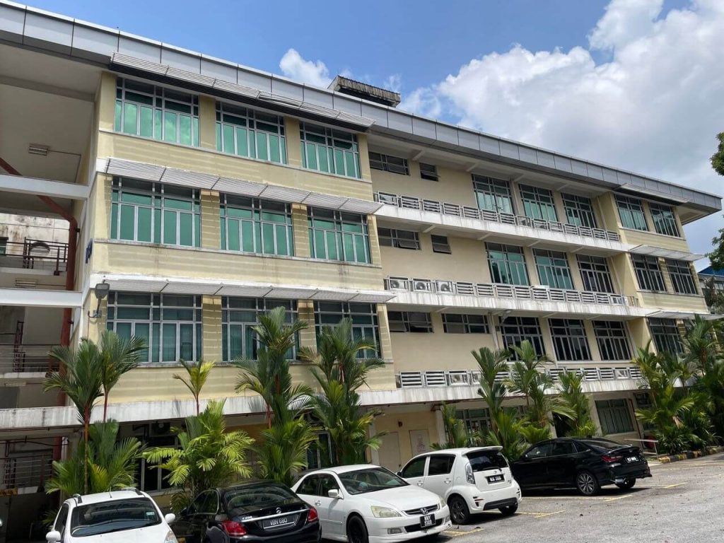 PERKHIDMATAN PASANG TINTED KILANG CERMIN TINGKAP GOMBAK