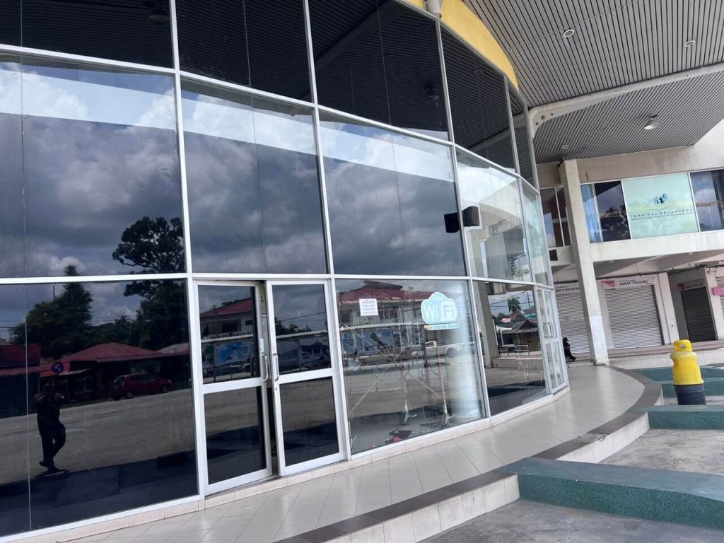 PERKHIDMATAN PASANG TINTED KILANG CERMIN TINGKAP JENJAROM