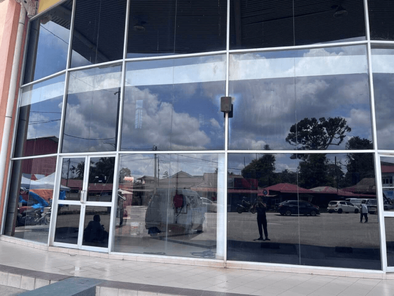 SERVIS PASANG TINTED KOMERSIAL CERMIN TINGKAP KUNDANG