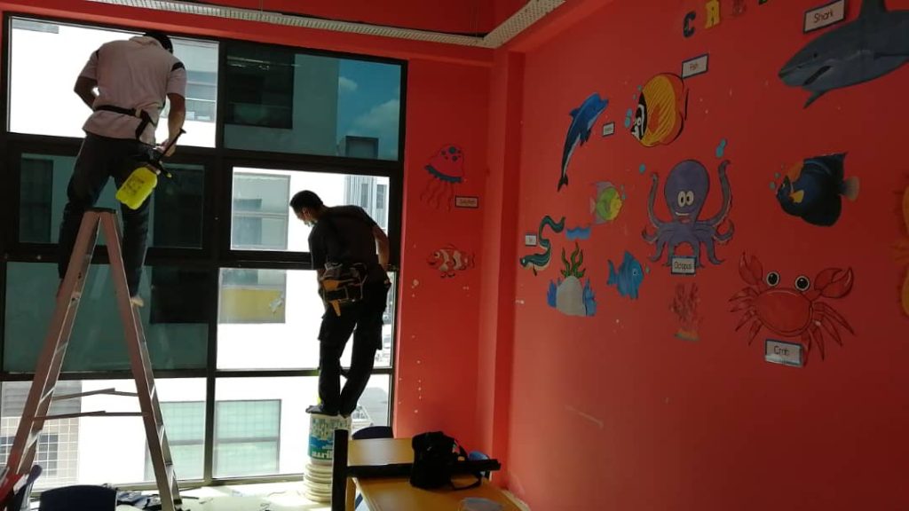 MANFAAT PASANG TINTED SEKOLAH CERMIN TINGKAP KAJANG