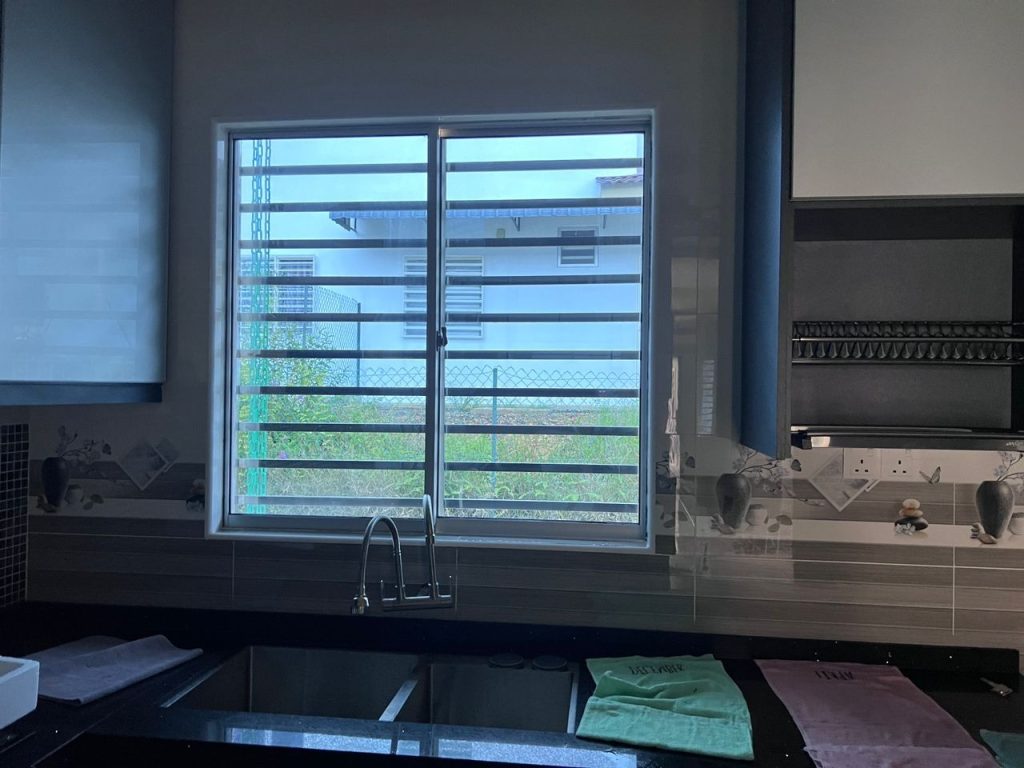 TINTED RUMAH BANGUNAN PEJABAT TERBAIK JENJAROM