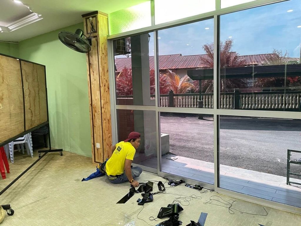 FUNGSI DAN FAEDAH TINTED MASJID CERMIN TINGKAP KUNDANG