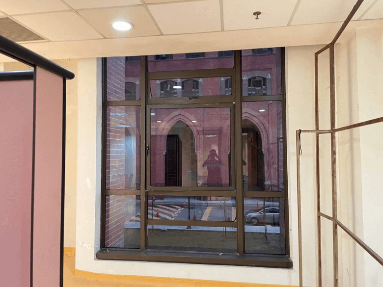 KELEBIHAN TINTED BANGUNAN CERMIN TINGKAP BANDAR SIERRA 16