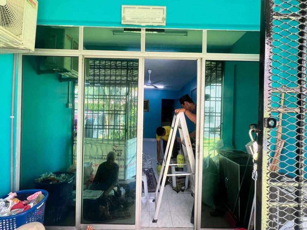TINTED RUMAH BANGUNAN PEJABAT TERBAIK GLENMARIE