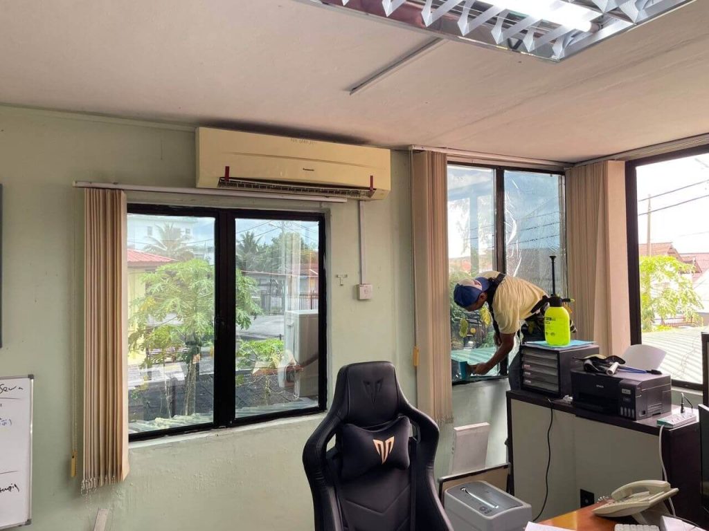 TINTED BANGUNAN CERMIN TINGKAP TELUK PANGLIMA GARANG