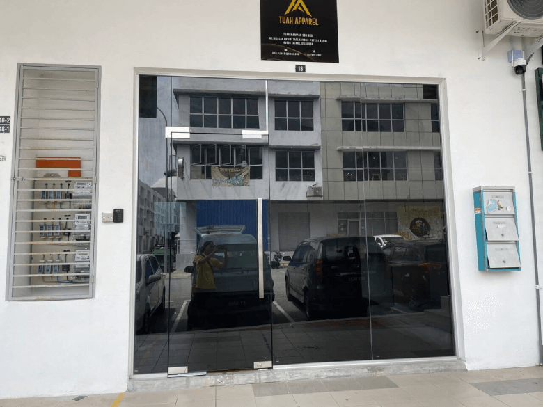 pejabat 10 - TINTED RUMAH BANGUNAN PEJABAT PILIHAN TERBAIK TINTED PEJABAT CERMIN TINGKAP BANDAR SIERRA 16