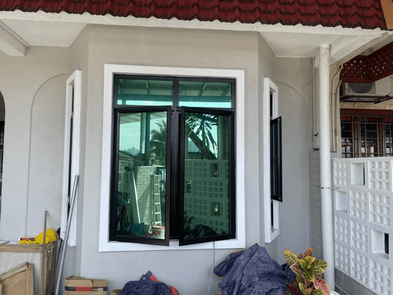 PERBEZAAN ANTARA TINTED TINGKAP KAPAR DENGAN FILEM BIASA