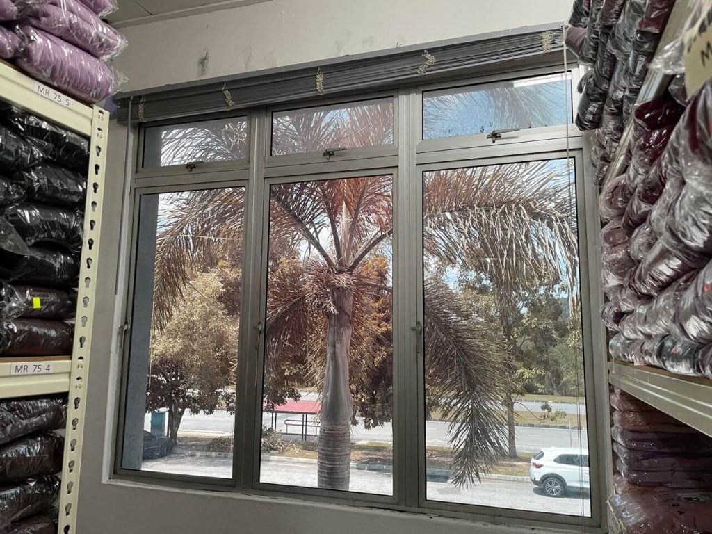 TAWARAN HEBAT TINTED KEDAI CERMIN TINGKAP PUNCAK ALAM