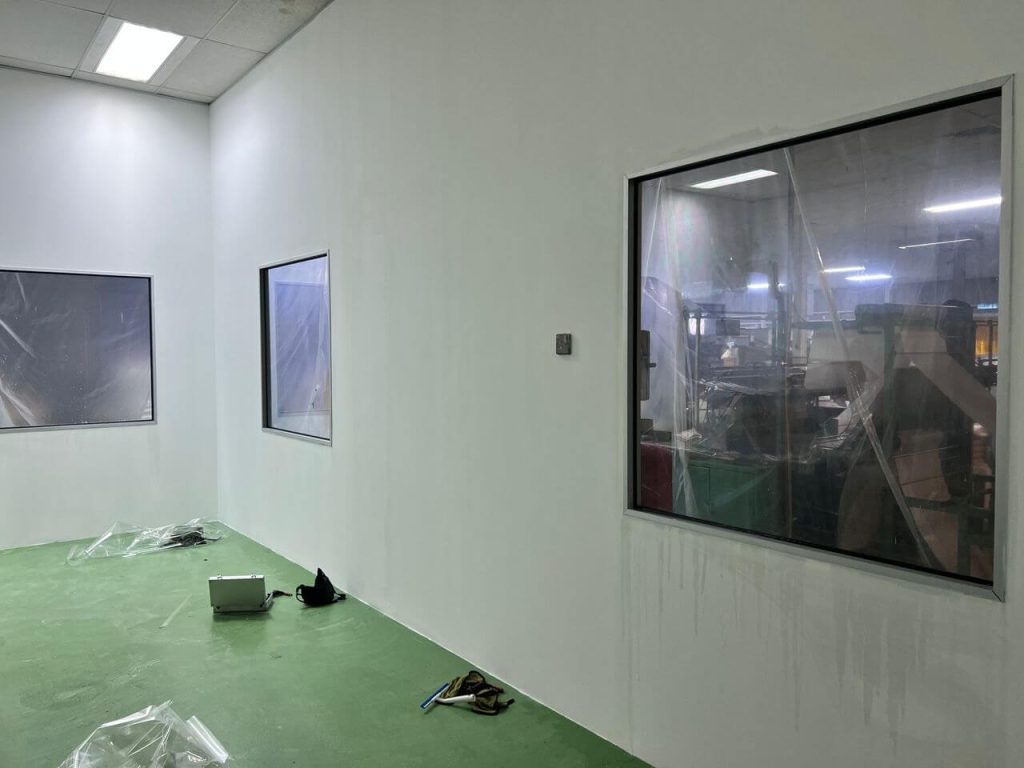 PERKHIDMATAN PASANG TINTED KILANG CERMIN TINGKAP PUNCAK ALAM